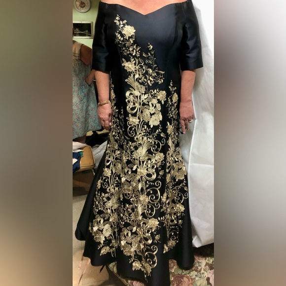 Junee Lee formal gown - Picture 7 of 7